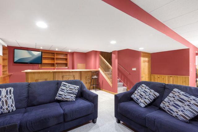 75 Woodland Park Circle, Gilberts, IL 60136