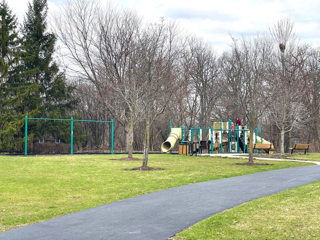 75 Woodland Park Circle, Gilberts, IL 60136