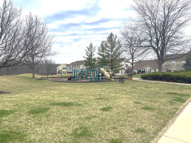 75 Woodland Park Circle, Gilberts, IL 60136