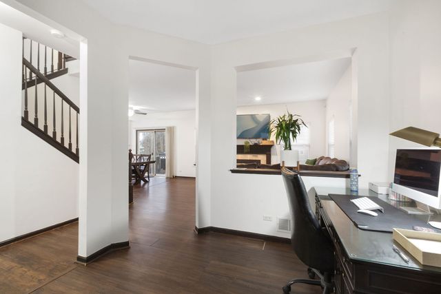 75 Woodland Park Circle, Gilberts, IL 60136