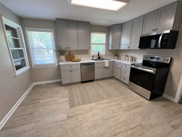 809 Colfax Dr, SE, Nashville, TN 37214