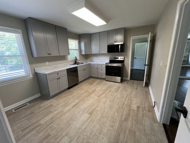 809 Colfax Dr, SE, Nashville, TN 37214