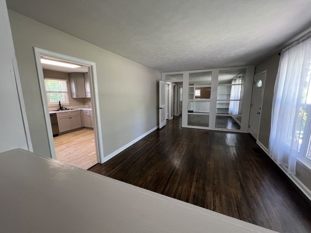 809 Colfax Dr, SE, Nashville, TN 37214