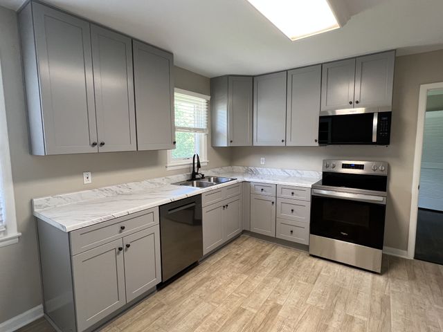 809 Colfax Dr, SE, Nashville, TN 37214