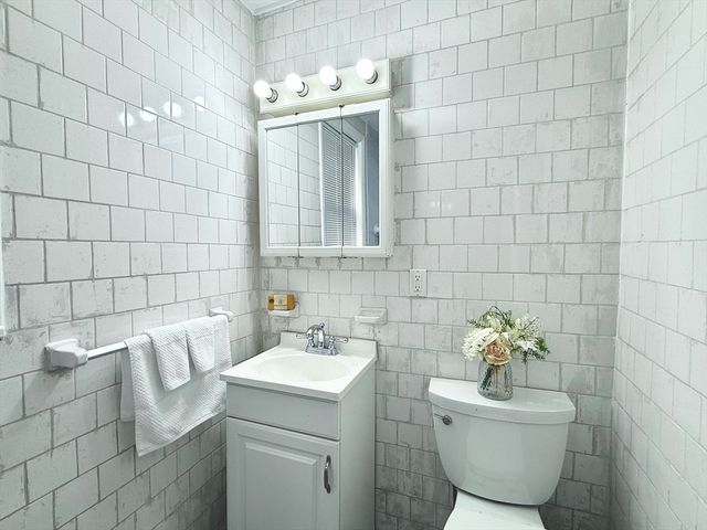 238 Malden St, Revere, MA 02151