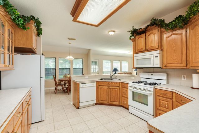 251 Chestnut Street, Lake Jackson, TX 77566