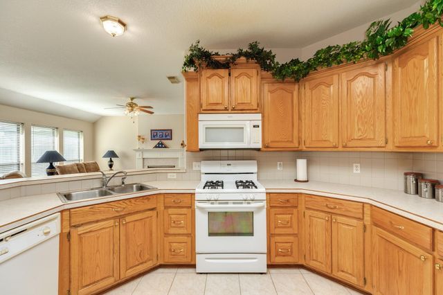251 Chestnut Street, Lake Jackson, TX 77566