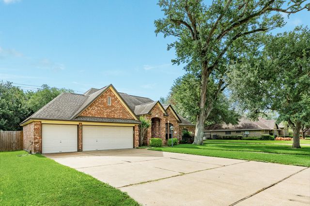 251 Chestnut Street, Lake Jackson, TX 77566