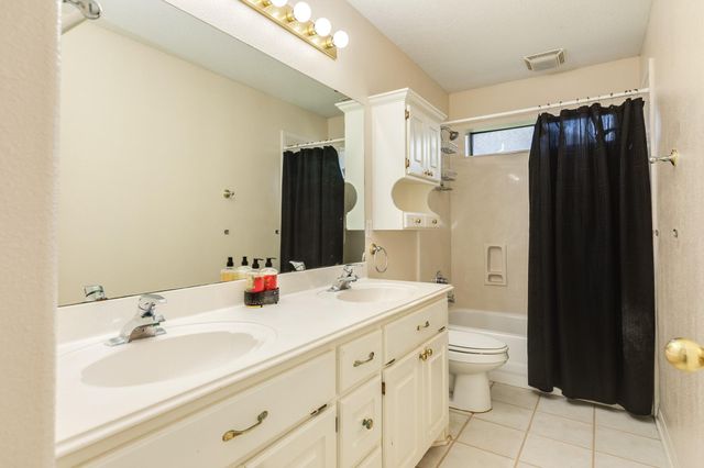 251 Chestnut Street, Lake Jackson, TX 77566