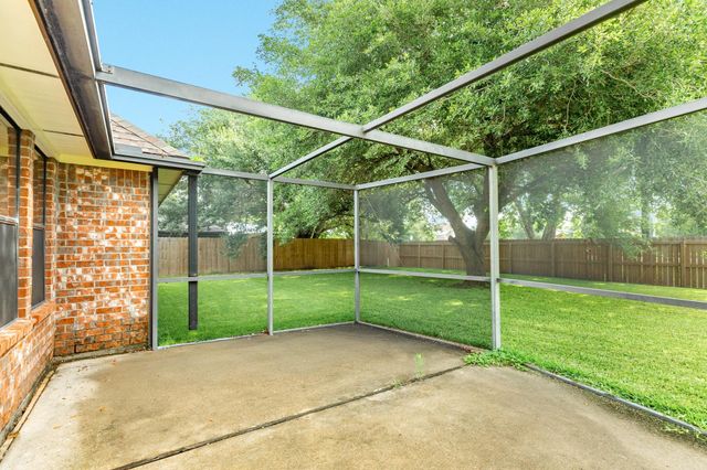 251 Chestnut Street, Lake Jackson, TX 77566