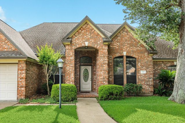 251 Chestnut Street, Lake Jackson, TX 77566