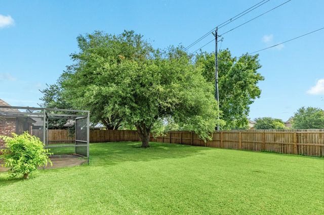 251 Chestnut Street, Lake Jackson, TX 77566