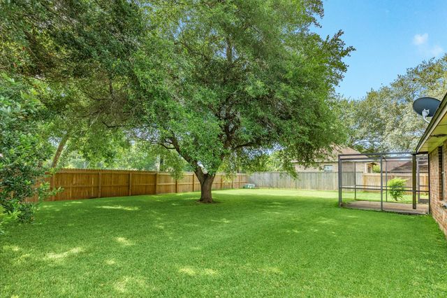 251 Chestnut Street, Lake Jackson, TX 77566