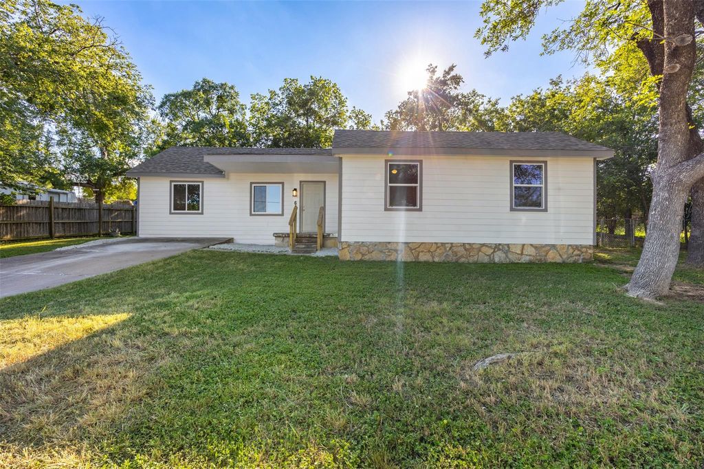 608 Live Oak ST, Gatesville, TX 76528