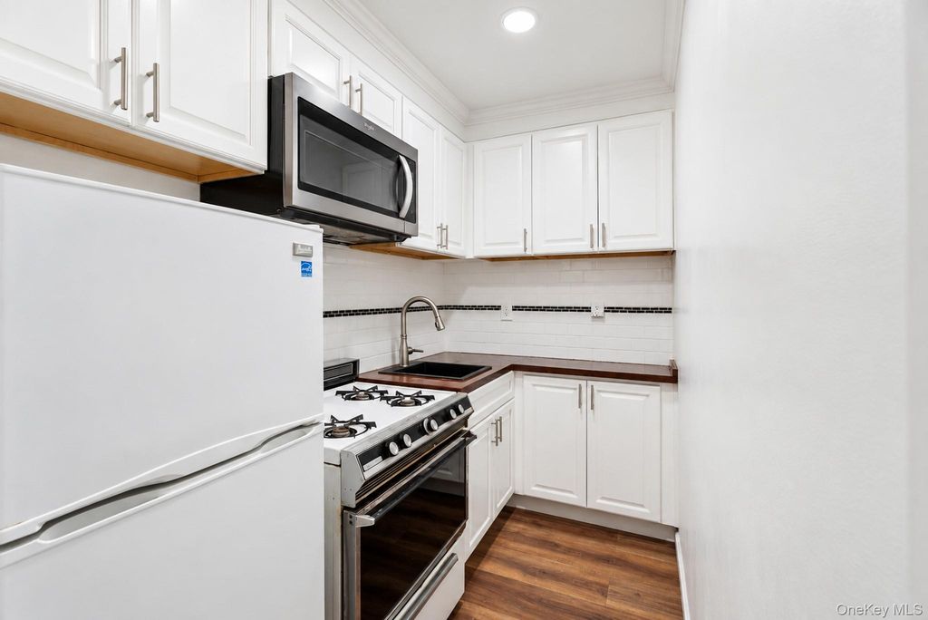 61 Oliver Street 4D, Brooklyn, NY 11209 — photo 3