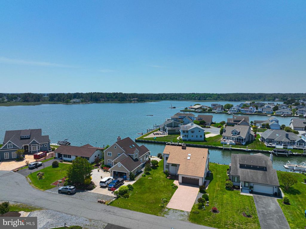 Image 5 of property listing at 16 EBB TIDE, Ocean Pines, MD 21811