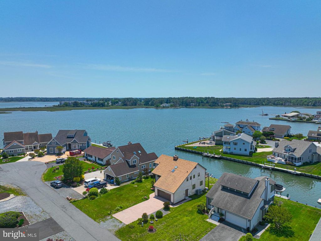 Image 6 of property listing at 16 EBB TIDE, Ocean Pines, MD 21811
