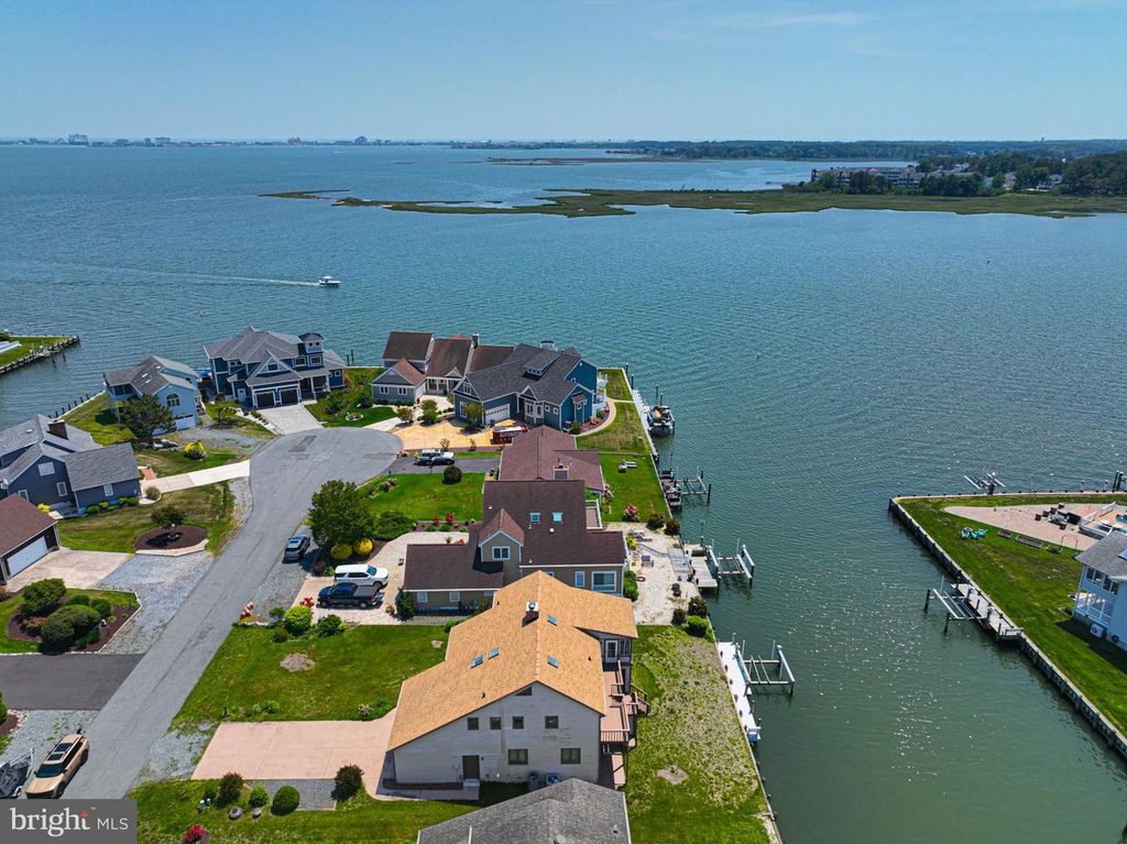 Image 7 of property listing at 16 EBB TIDE, Ocean Pines, MD 21811
