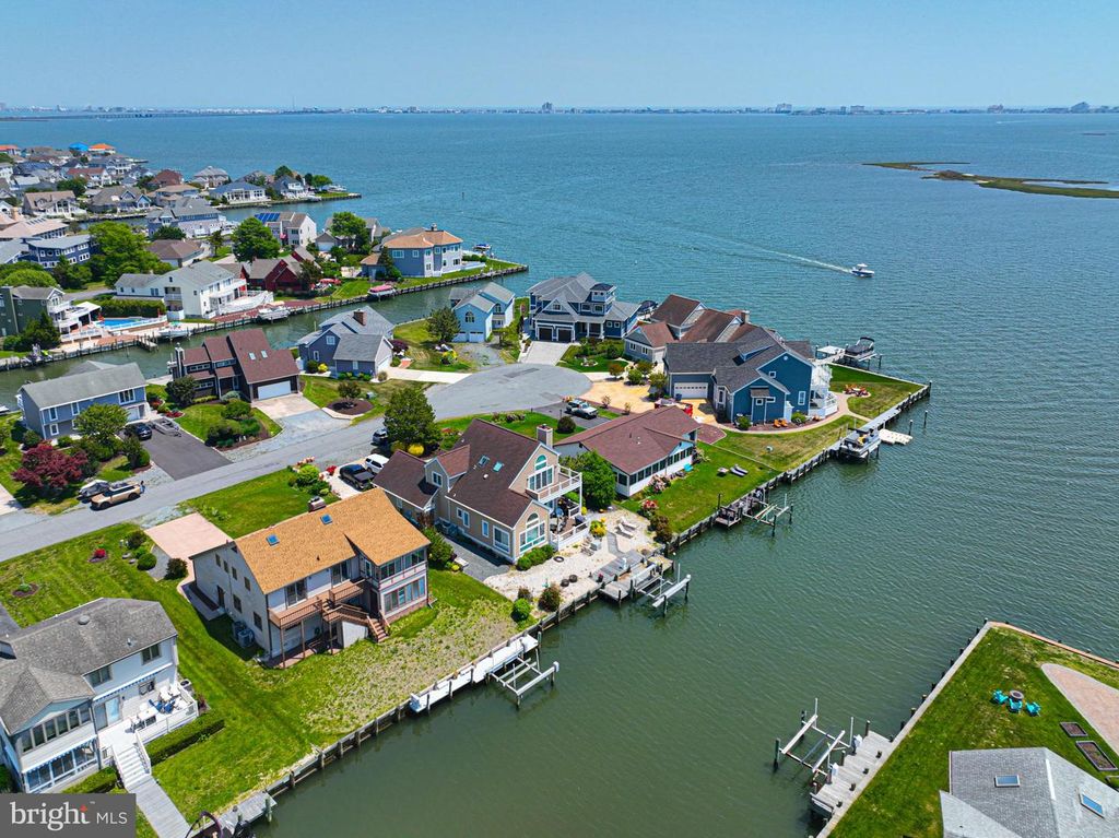 Image 8 of property listing at 16 EBB TIDE, Ocean Pines, MD 21811