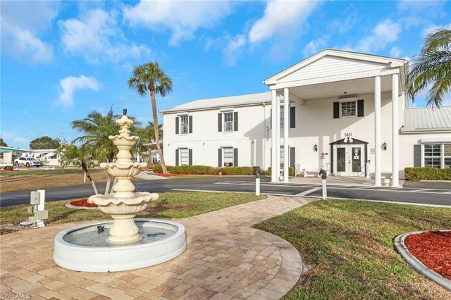 18 Carriage LN, North Fort Myers, FL 33917