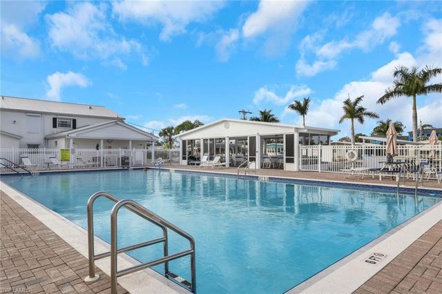 18 Carriage LN, North Fort Myers, FL 33917