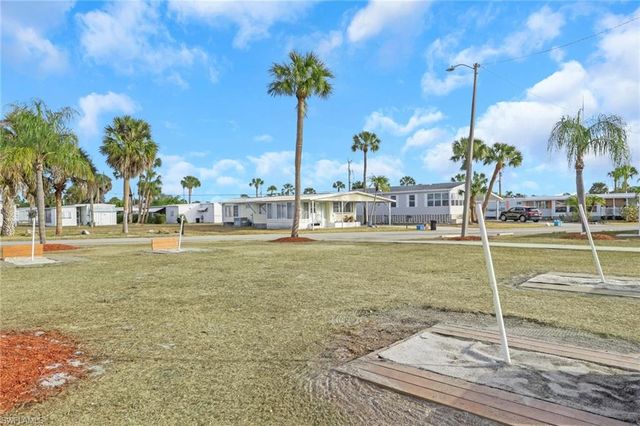 18 Carriage LN, North Fort Myers, FL 33917