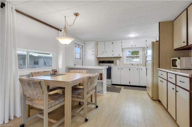 18 Carriage LN, North Fort Myers, FL 33917