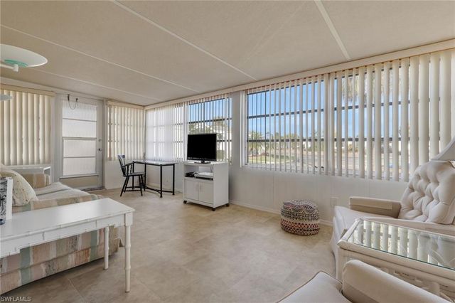 18 Carriage LN, North Fort Myers, FL 33917