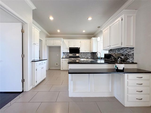 2812 Eaton Drive, Norman, OK 73072