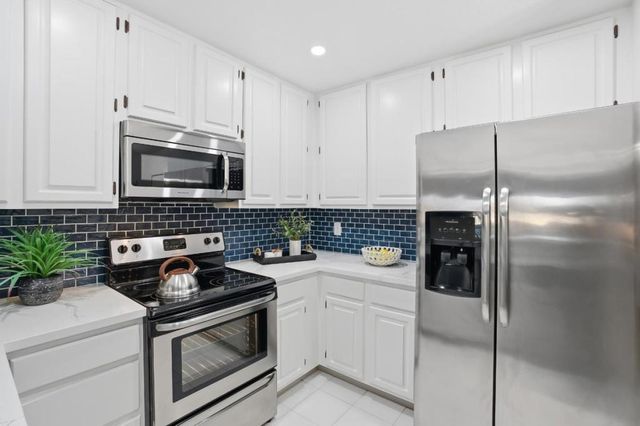 35 W 20th Avenue 203, San Mateo, CA 94403