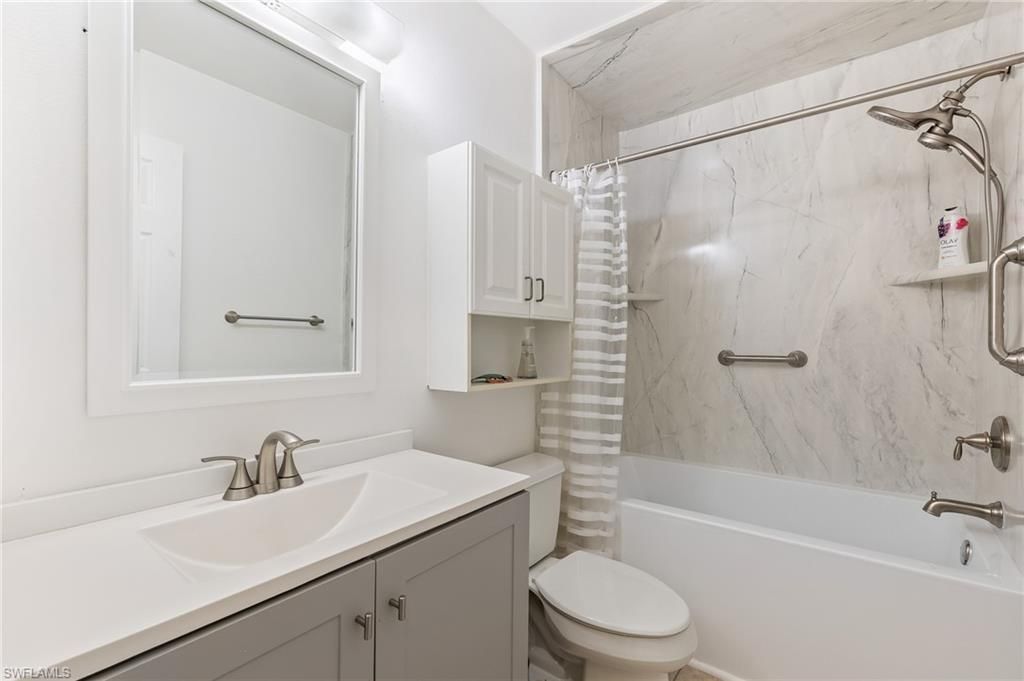 Image 11 of property listing at 309 Cape Coral PKWY W # 206, Cape Coral, FL 33914