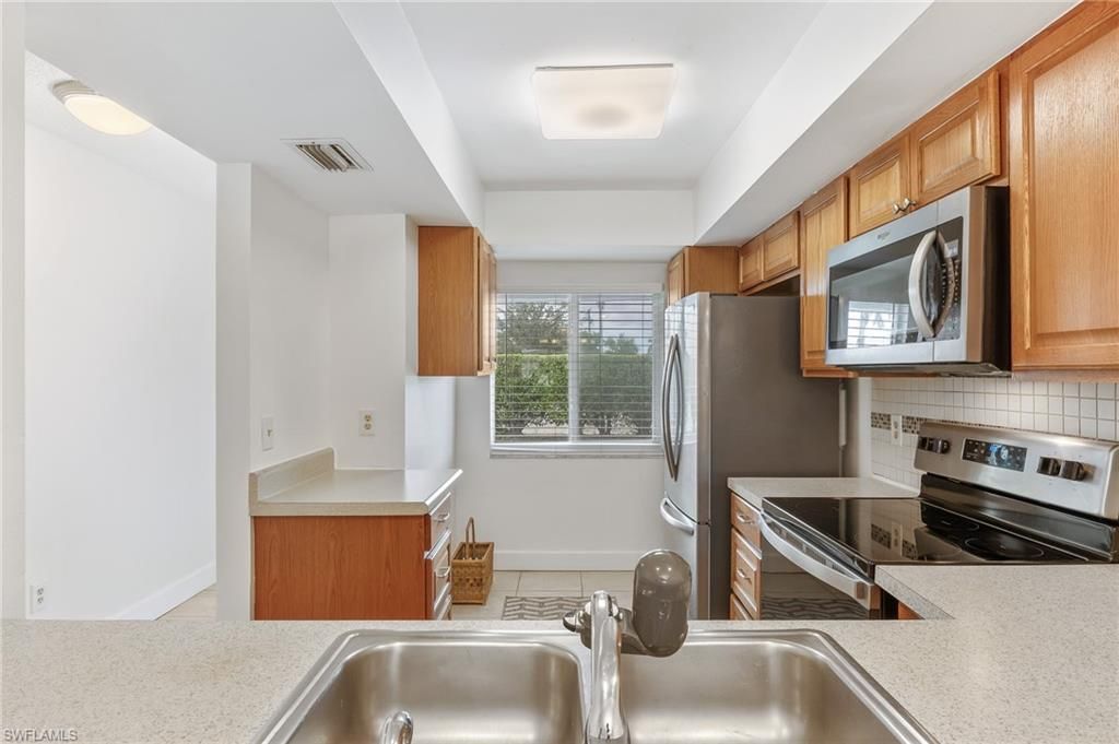 Image 6 of property listing at 309 Cape Coral PKWY W # 206, Cape Coral, FL 33914