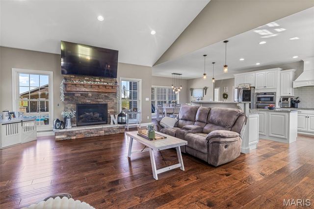 5909 Feezor Road, Farmington, MO 63640