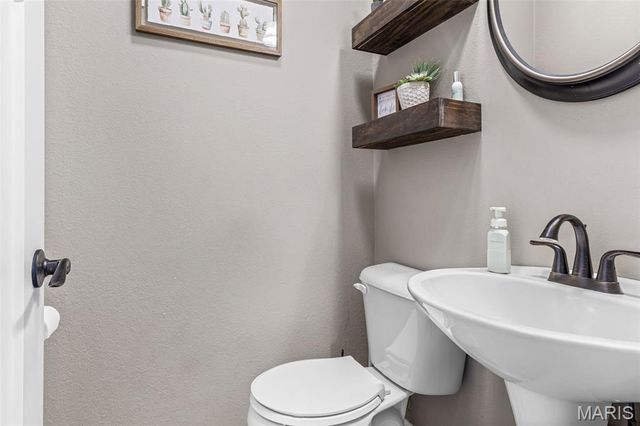 5909 Feezor Road, Farmington, MO 63640