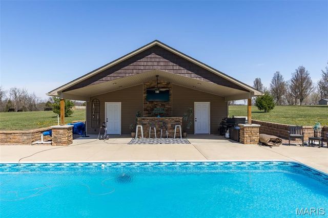 5909 Feezor Road, Farmington, MO 63640