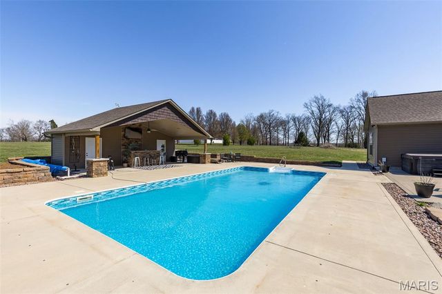 5909 Feezor Road, Farmington, MO 63640