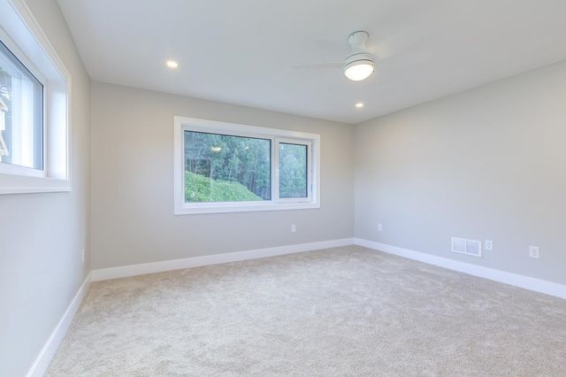 39 Windsor Lane A, Hudson, NH 03051