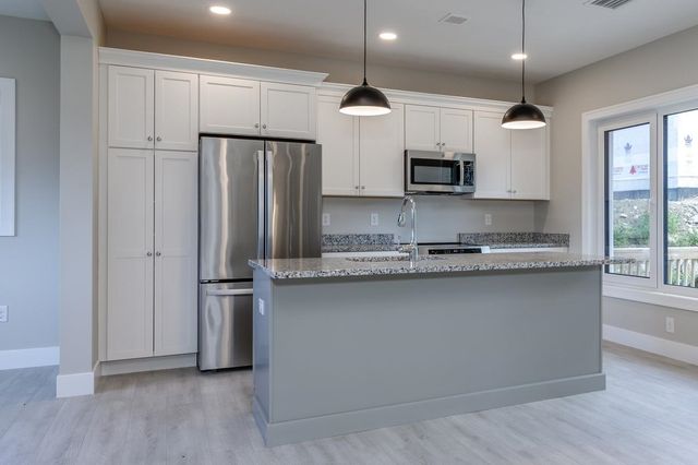 39 Windsor Lane A, Hudson, NH 03051