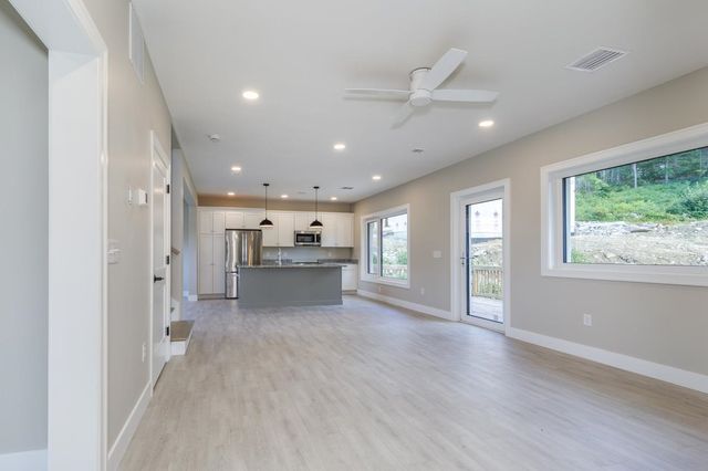 39 Windsor Lane A, Hudson, NH 03051