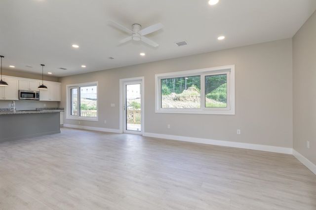 39 Windsor Lane A, Hudson, NH 03051