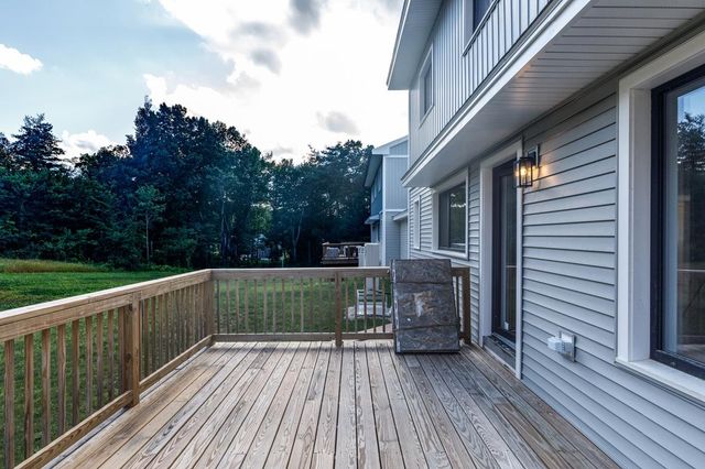 39 Windsor Lane A, Hudson, NH 03051