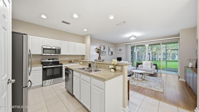4879 PARKHURST Place, Jacksonville, FL 32256