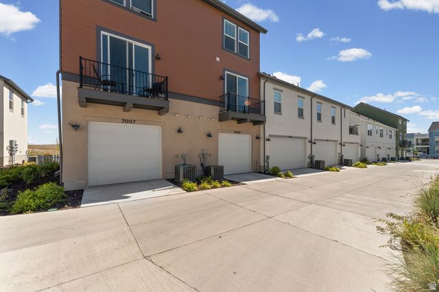 7003 S SOUTH JORDAN PKWY, South Jordan, UT 84009