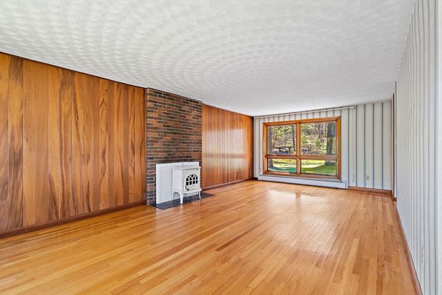 38 Collins Rd, Northborough, MA 01532