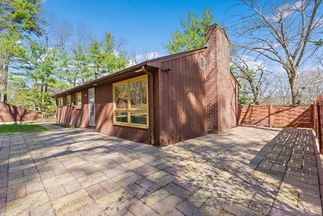 38 Collins Rd, Northborough, MA 01532