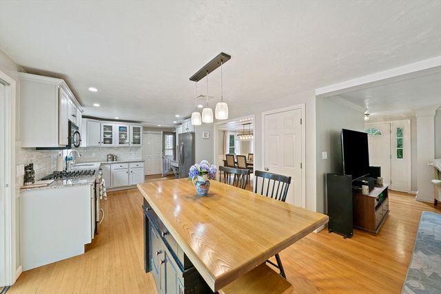 12 Hillcrest Rd, Kingston, MA 02364