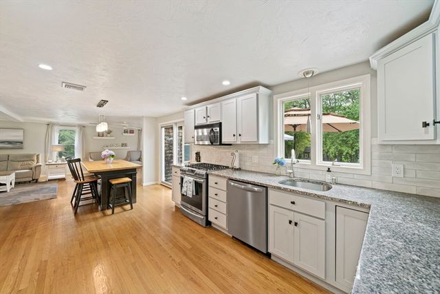 12 Hillcrest Rd, Kingston, MA 02364