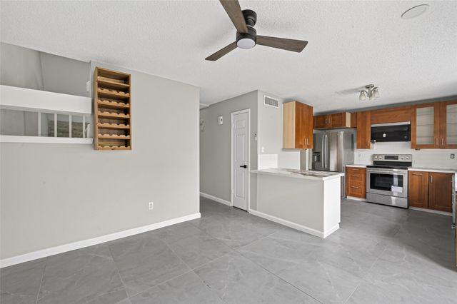 2340 Woodland Park Drive 113, Houston, TX 77077