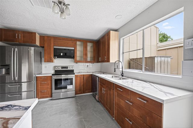 2340 Woodland Park Drive 113, Houston, TX 77077