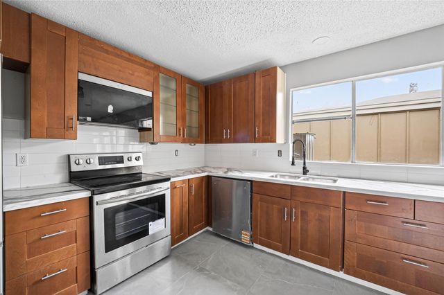 2340 Woodland Park Drive 113, Houston, TX 77077